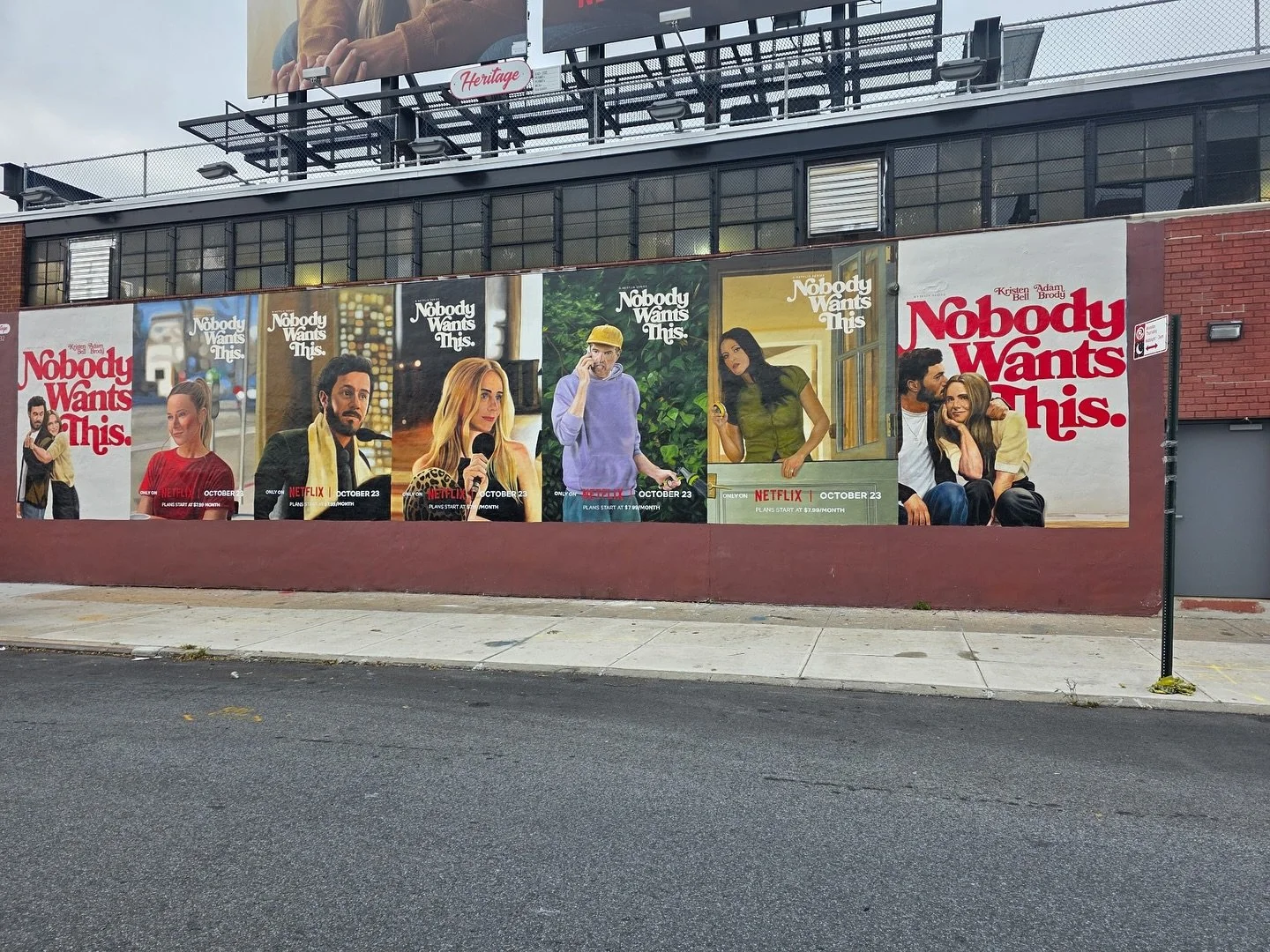 Another fantastic billboard for @netflix & @nobodywantsthisofficial . Thanks to the great @heritageoutdoormedia and our amazingly talented team for their hand painting skills on this campaign.
@lopresti_arts @narukikukita @artisepic @artbydiaz @