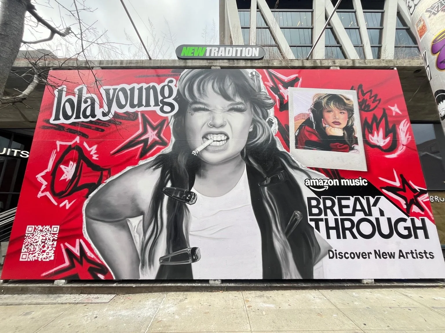Another one for @amazonmusic &amp; @lolayounggg thanks to our top-tier team of artists for another masterpiece!
#handpainted #billboard #advertising
