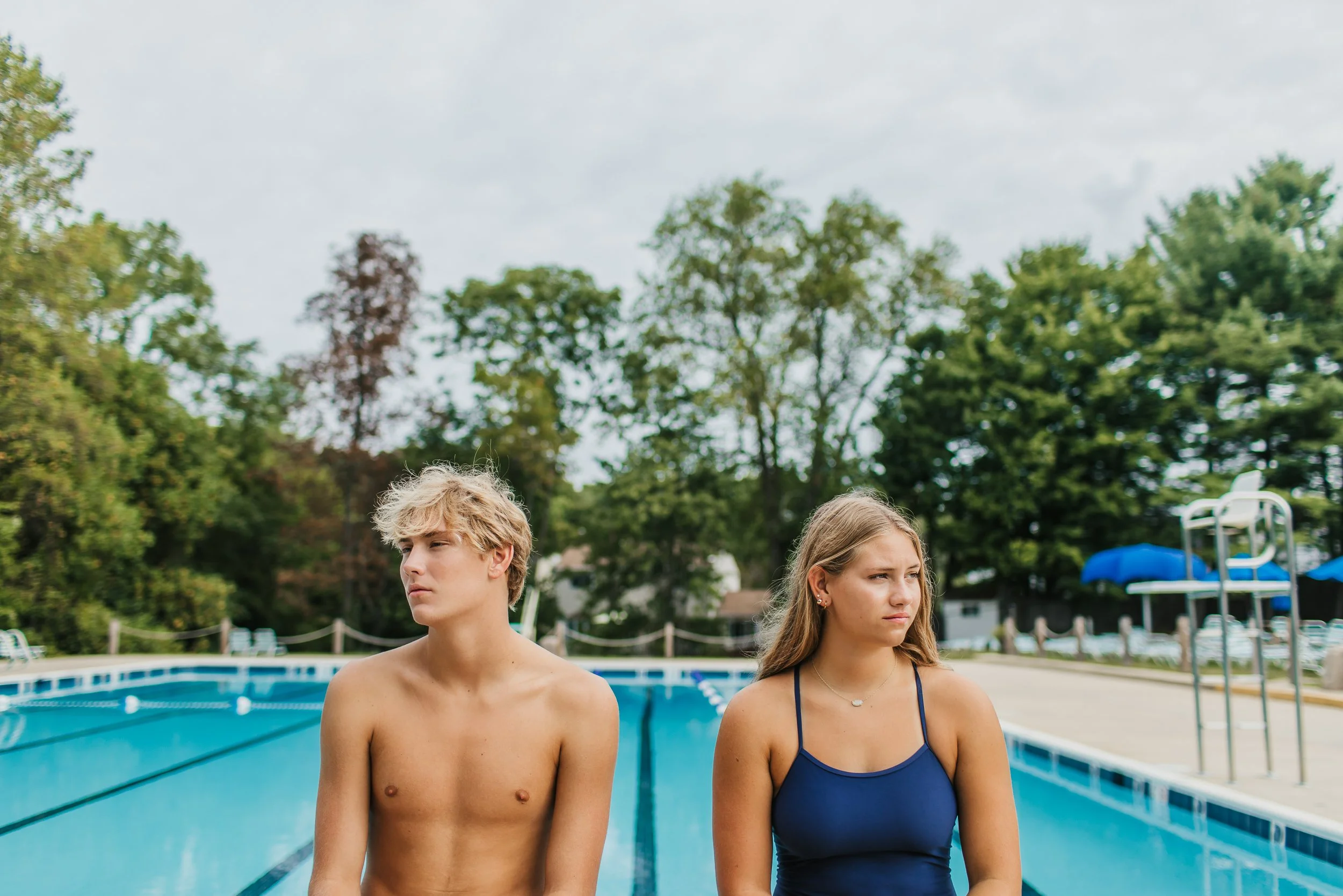 senior-portraits-swim-underwater-5.jpg
