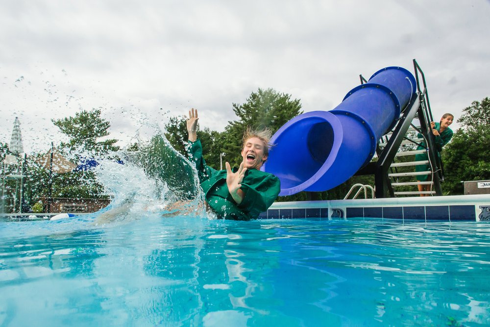 senior-portraits-swim-underwater-14.jpg