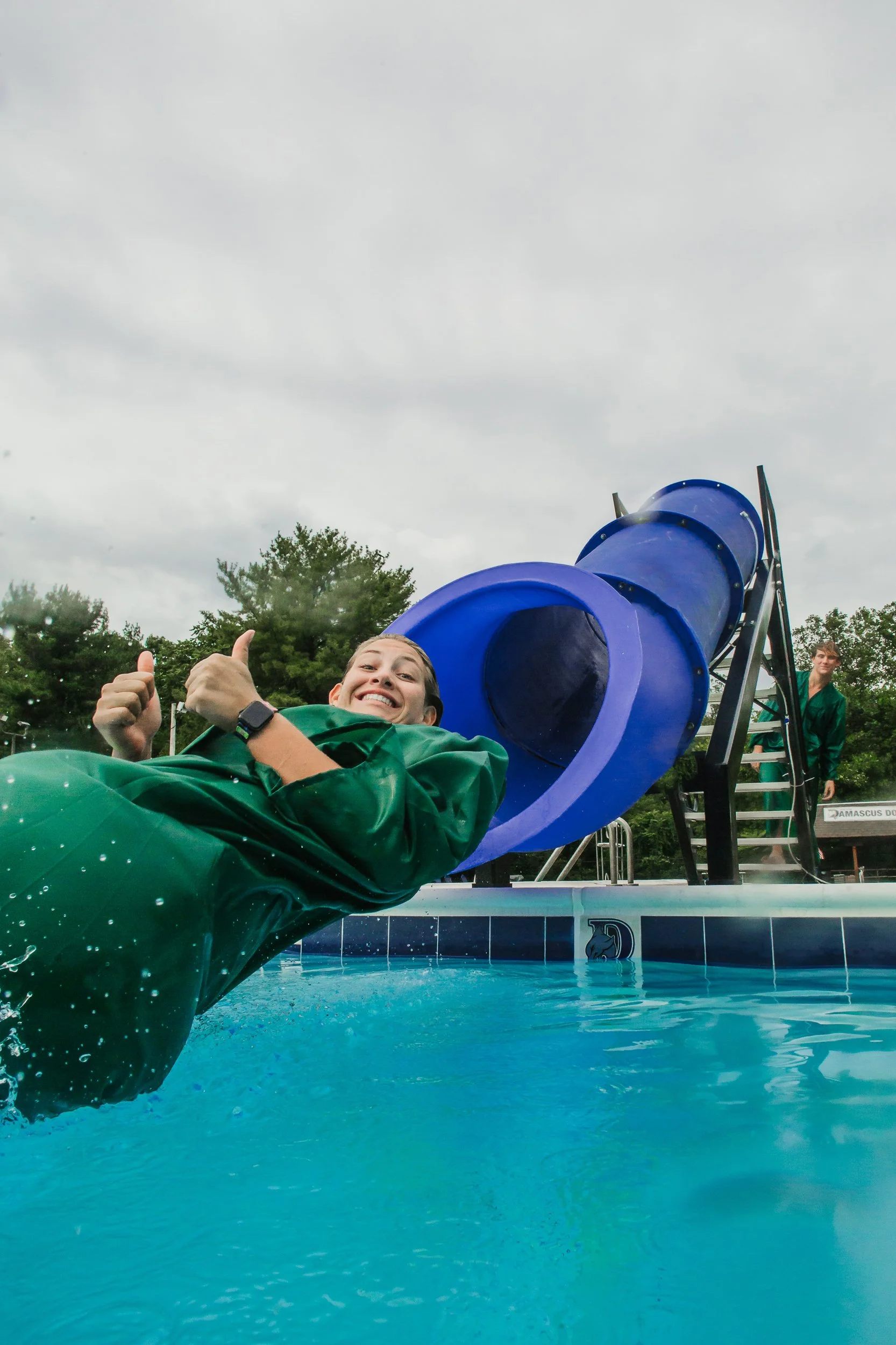 senior-portraits-swim-underwater-15.jpg