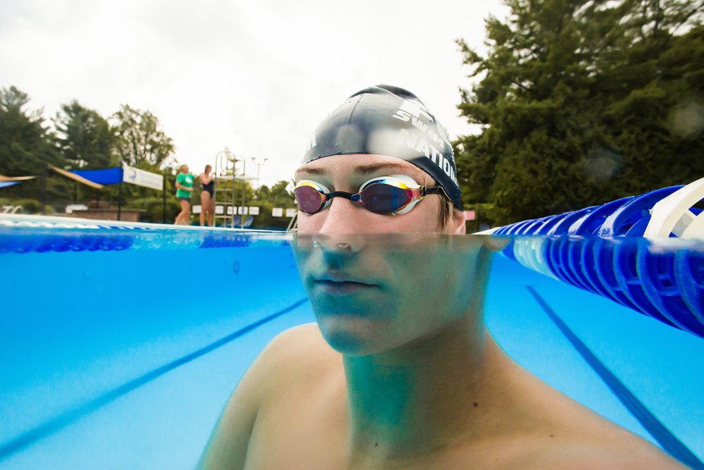 senior-portraits-swim-underwater-29.jpg