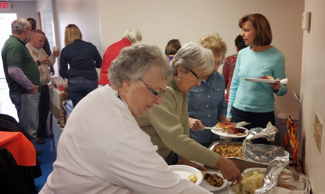 Last year's thanksgiving lunch with friends was a wonderful success! Let's get together and make new friends. 