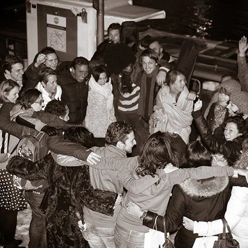 ludduvuddu_brokenheartboat_grouphug.jpg