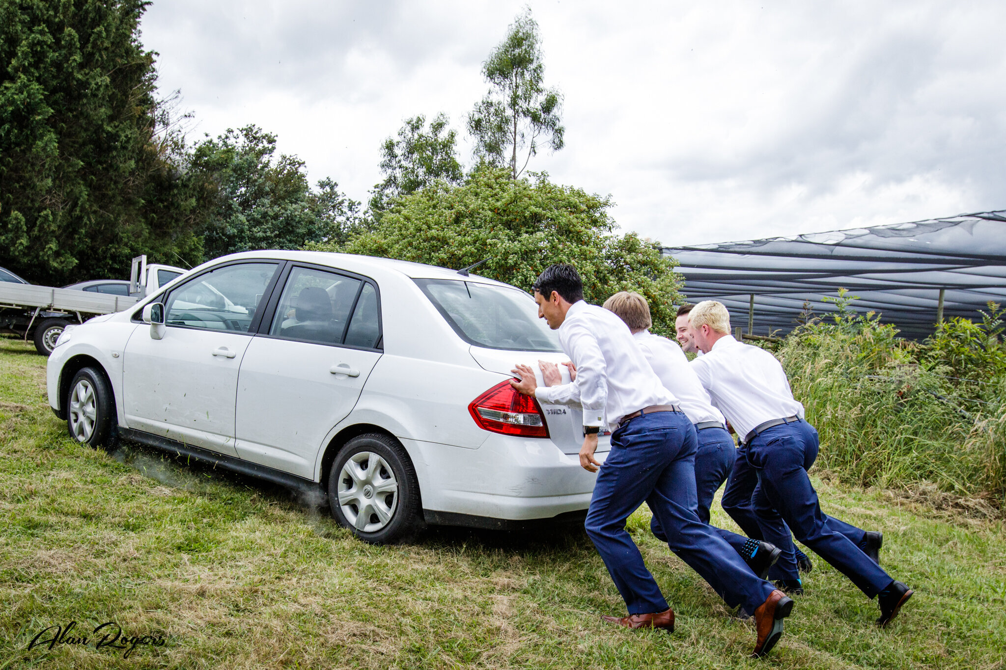 grooms-pushing-the-car.jpg