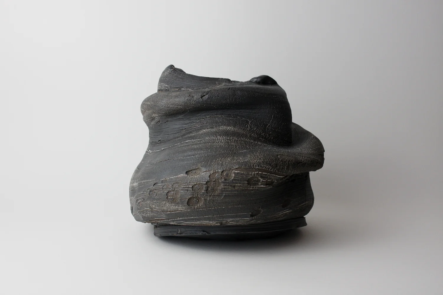  2015  7.75 x 9 x 9.25 inches  Glazed Ceramic 