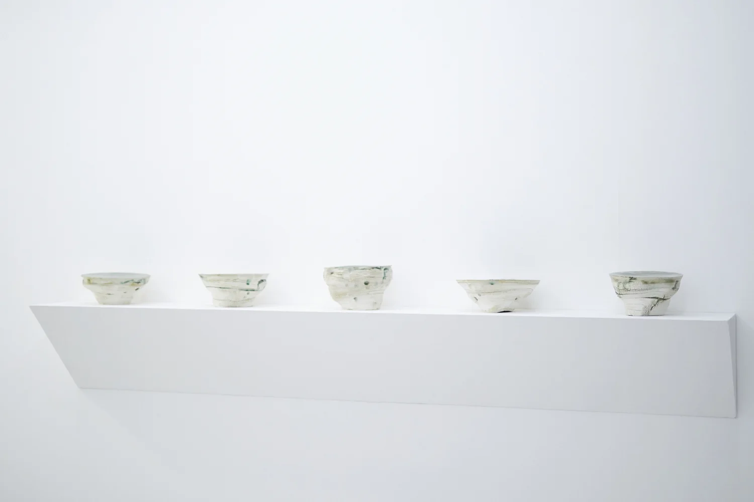  Issues from the Hands (Solo Exhibition)  at 8/ ART GALLERY/ Tomio Koyama Gallery, Tokyo, 2017   Photo by Kenji Takahashi Courtesy of Tomio Koyama Gallery 