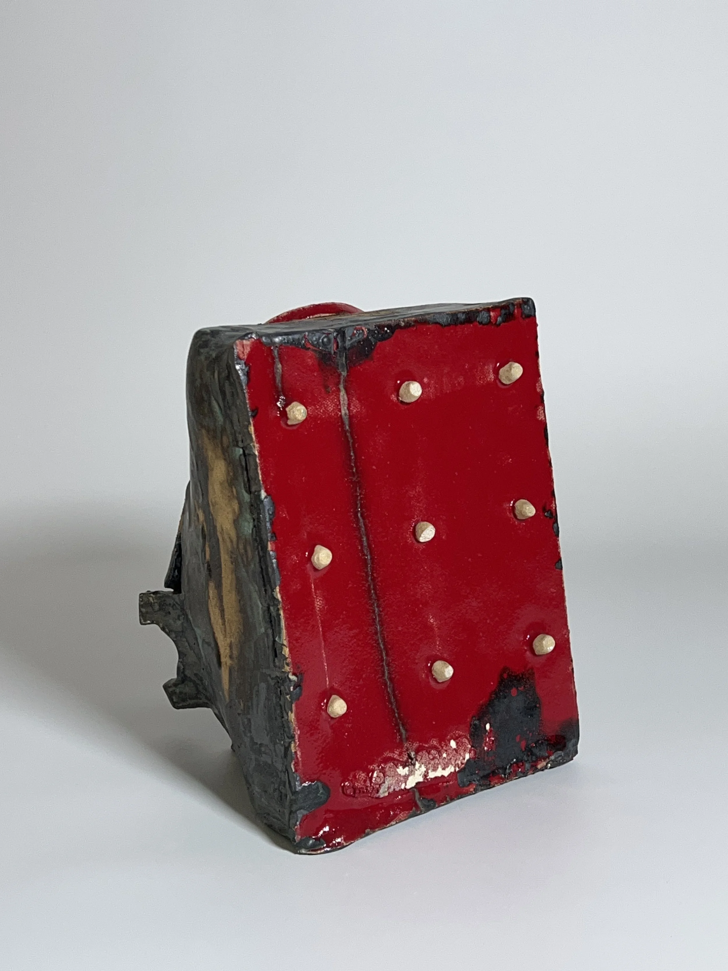  Pronto  2022  Glazed ceramics&nbsp;  9 x 8 x 7 inches 