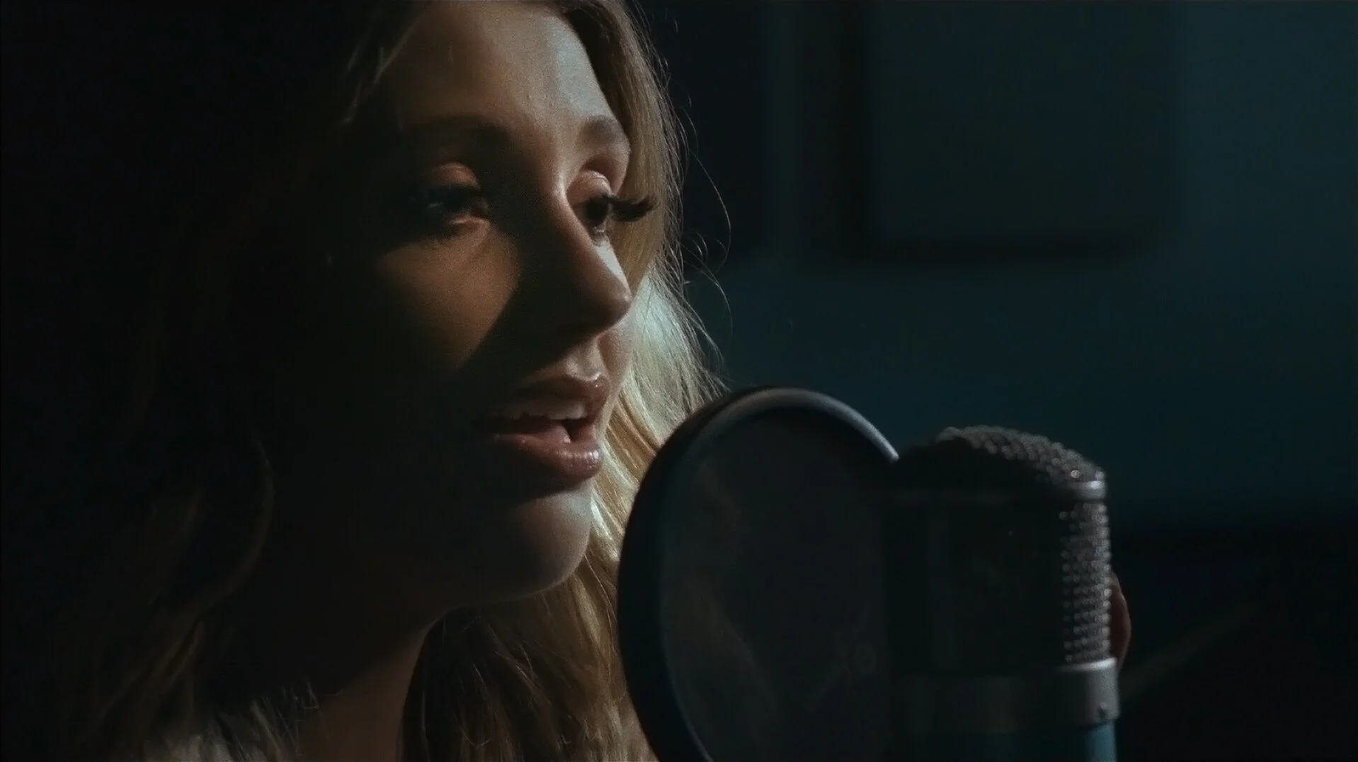 Ella Henderson - "Yours" Acoustic