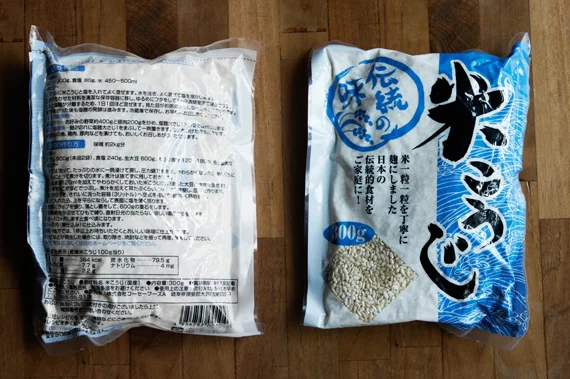 上圖:我們這次試做鹽麴所用的米麴 左圖:敦子於「日式家庭料理 Set4」課程中所使用的鹽麴,提供大家參考。