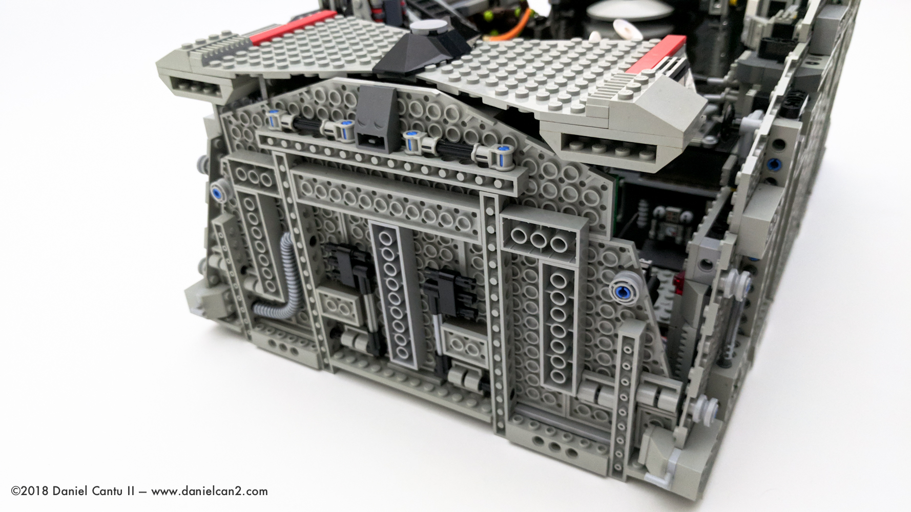 LEGO-Mobile-Fortress-66.jpg