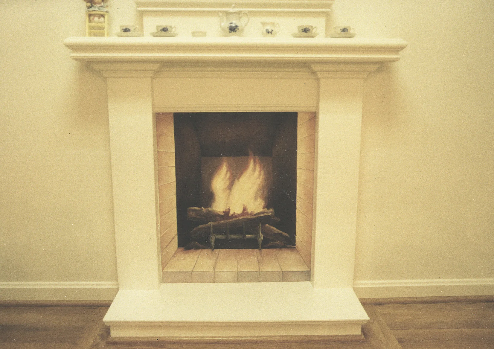 dollhousefireplace.jpg
