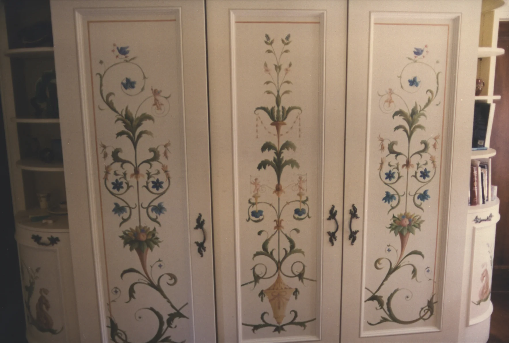 italianarmoire.jpg
