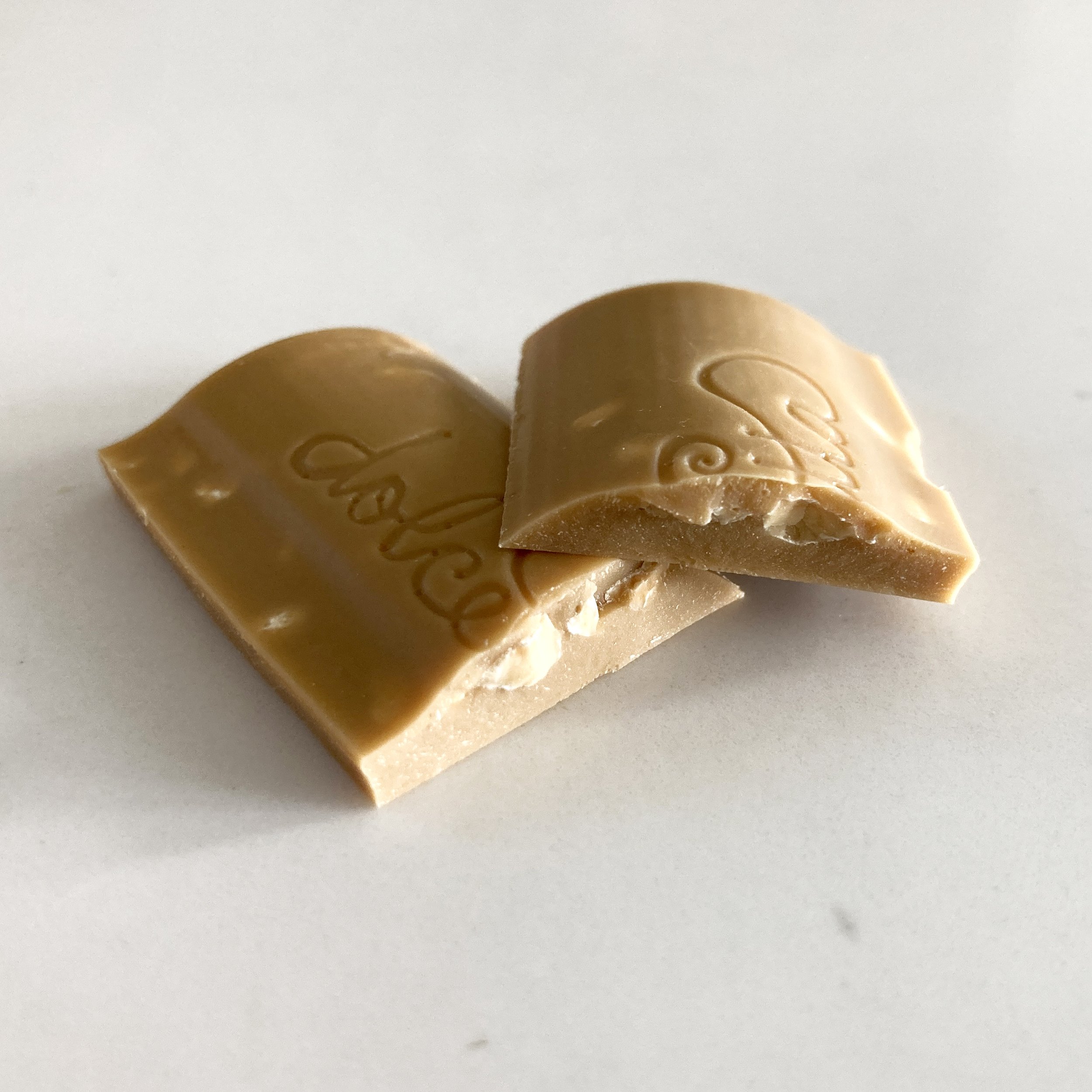 Dolcetta_SaltyAlmondBar_detail.jpg