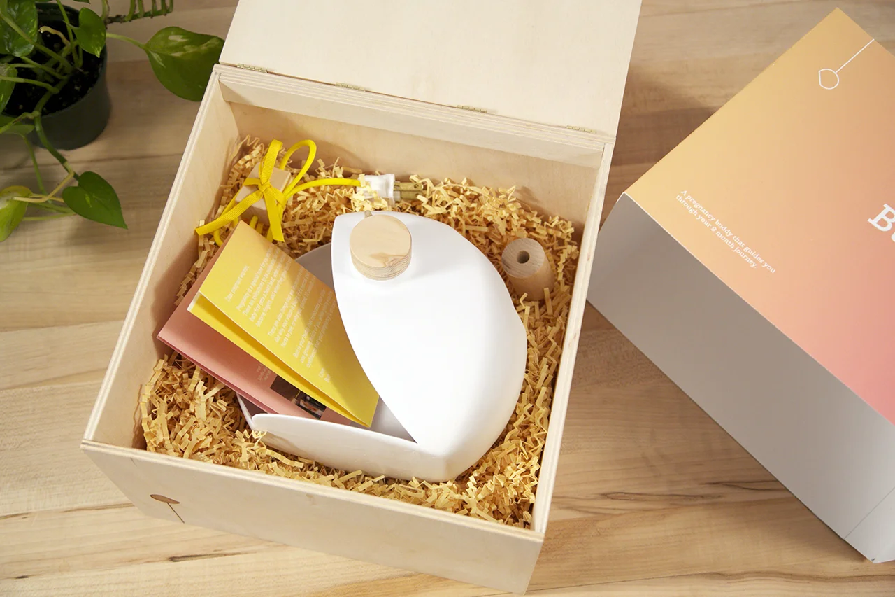 Packaging: The packaging of Bud speaks to the preciousness of the device, providing moms the experience of lifting an egg out of its nest, and then storing the device after the pregnancy is complete.