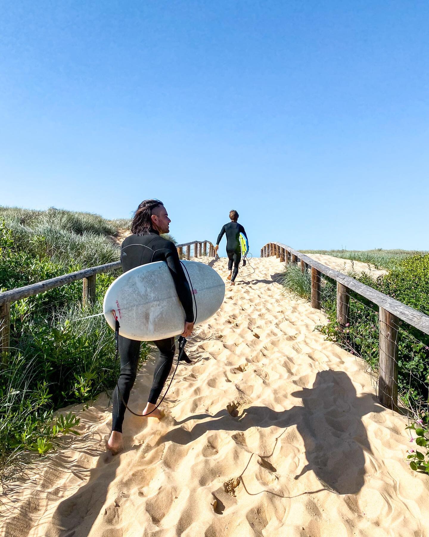 Lunch break, Sydney style 🏄 ⁣
⁣
#sydney #sydneylife #australia #surfing #surflife #curlcurl #curlcurlbeach #travelaustralia #travel #igtravel #travelpics #travelphotography #wanderlust #travelwriter #adventure #adventuretravel #tourism #beautifuldes