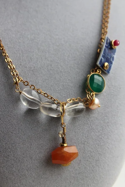 Tortoiseshell (carnelian, green onyx, ruby, Qing dynasty porcelain, pearl, quartz crystal, gold filled brass, brass)