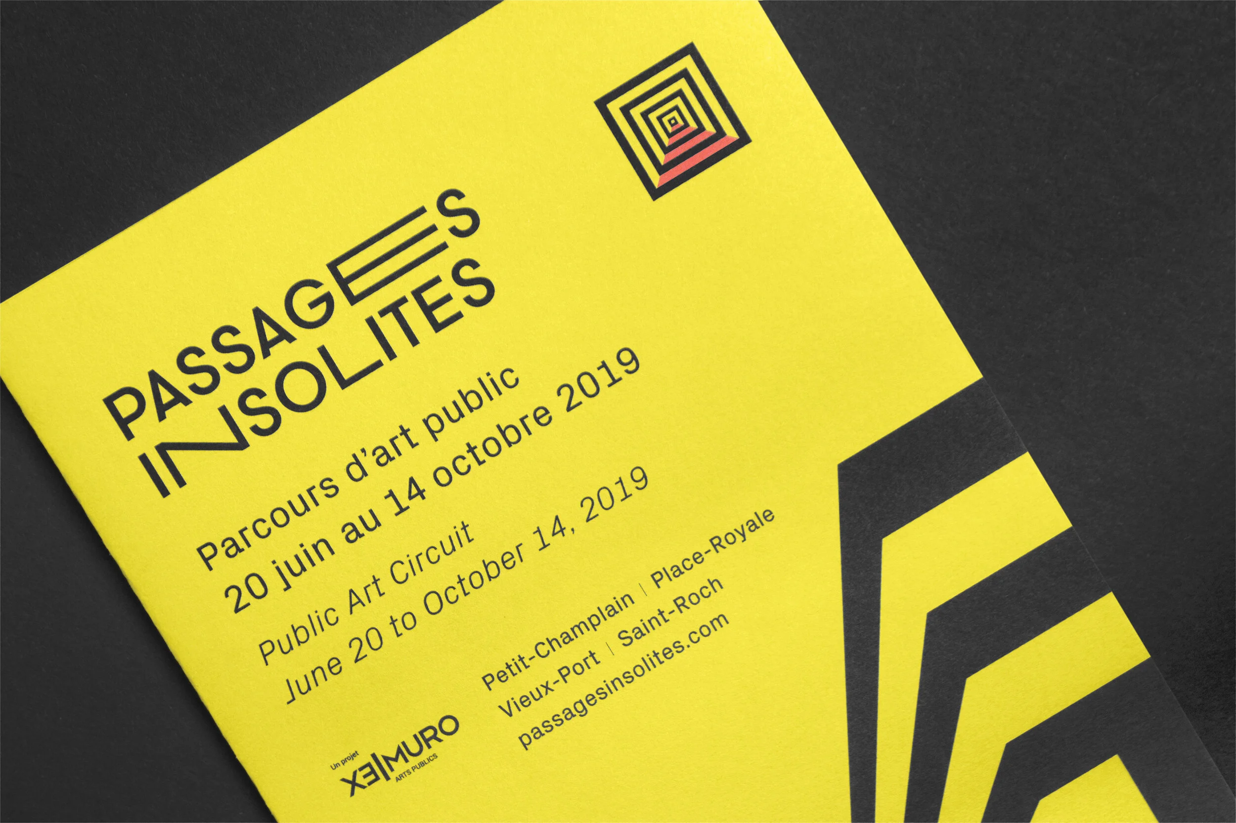 Coin supérieur d'un dépliant promotionnel pour Passages Insolites.