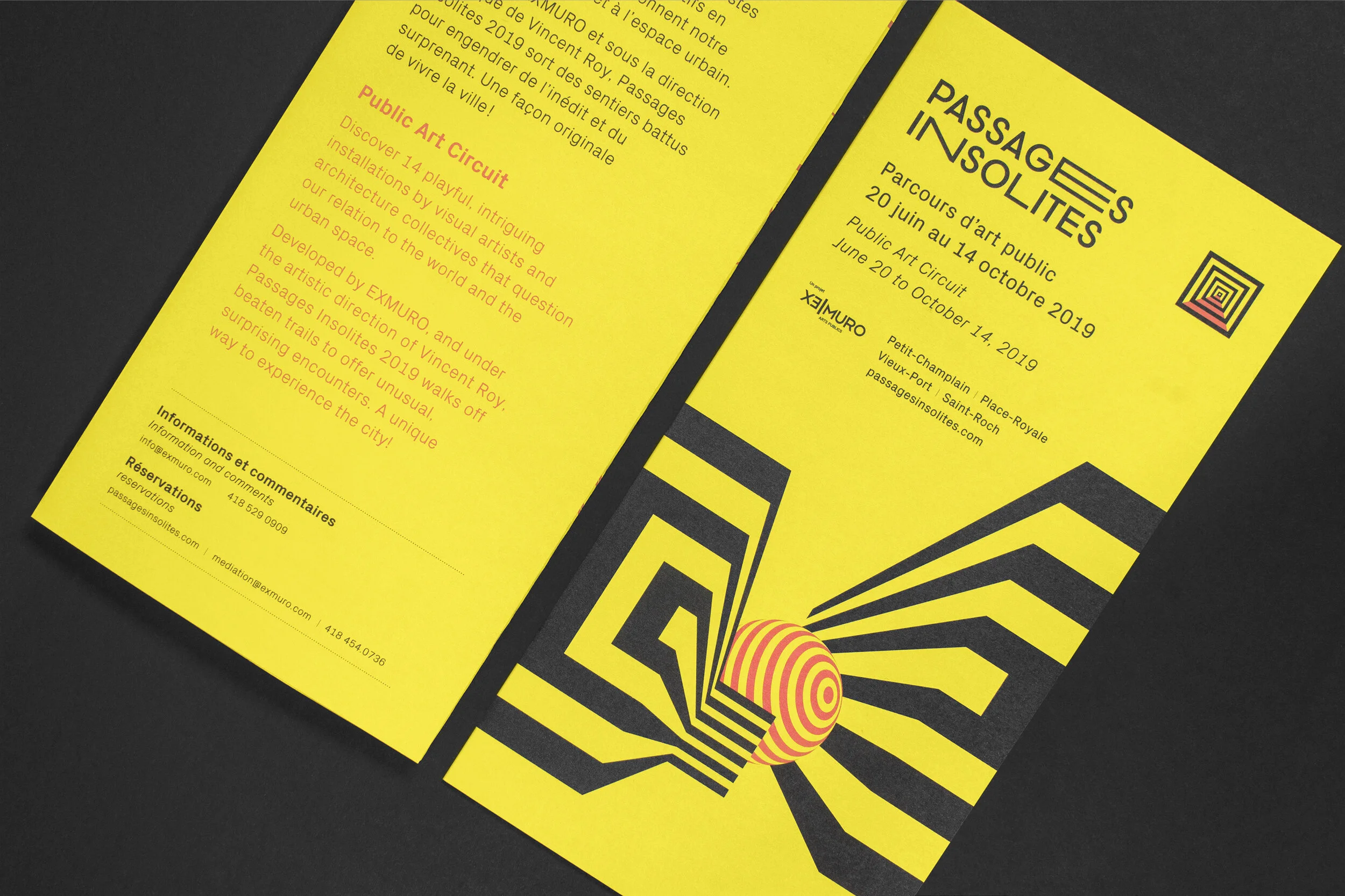 Vu en angle de la couverture et du dos d'un dépliant jaune  pour passages Insolites.