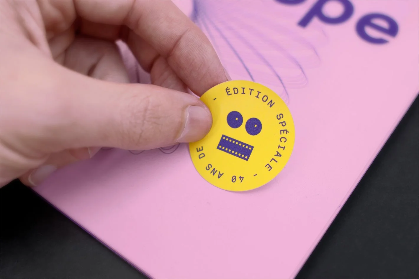 Design graphique et graphisme pour le dessus des couvertures de la brochure Spirascope.