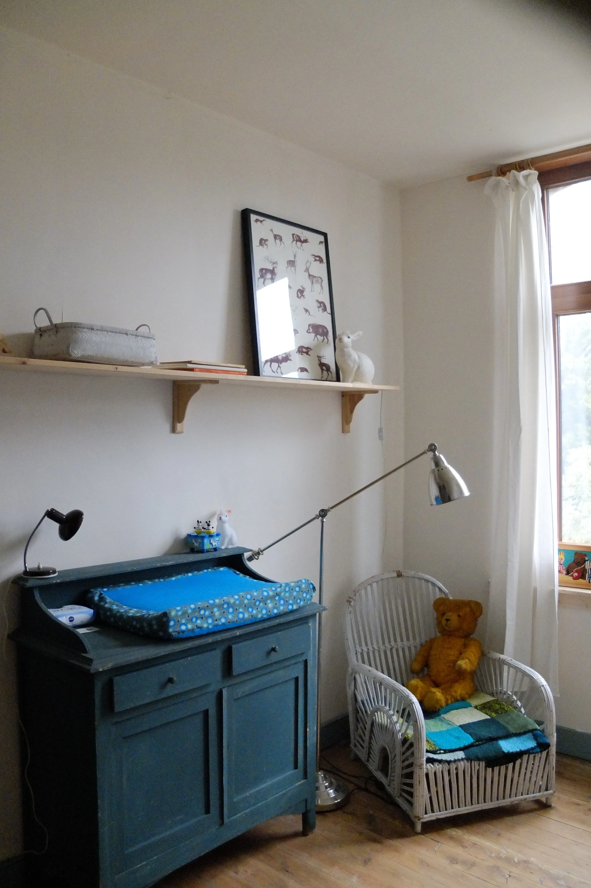 The room has a forest animal theme, bunnies, deers, foxes...