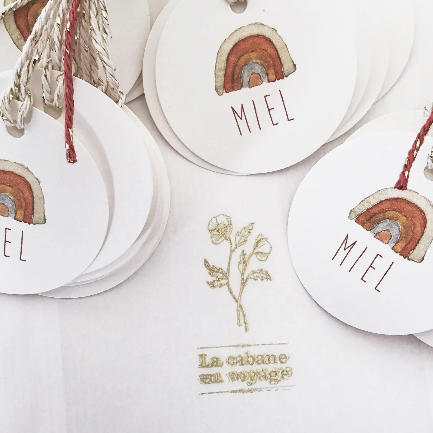 Handmade labels for Miel
.
.
.
#birthannouncement #labels #gifttags #handmade #rainbow #geboorte #cadeautjes #doopsuiker