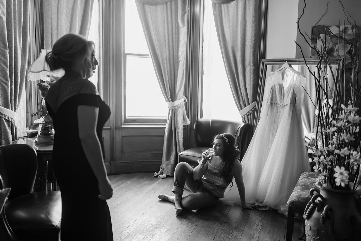  A bride and her mom hanging out in the bridal suite before her summer wedding in Michigan.  