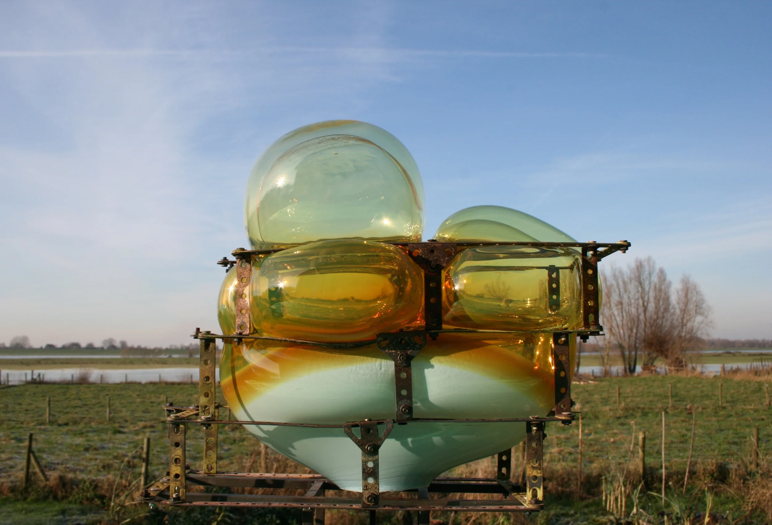 mitosis 2016, 31 x 31 x 22 cm glas in meccano