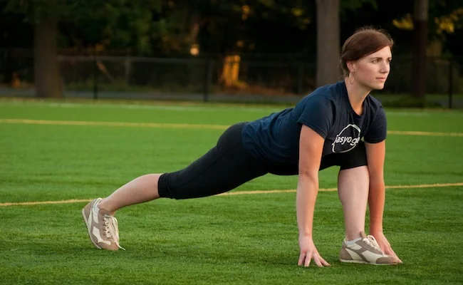 hilary runner's lunge