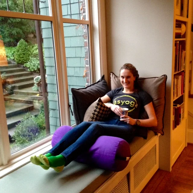 Lulu demos how to put your feet up Like a Boss.