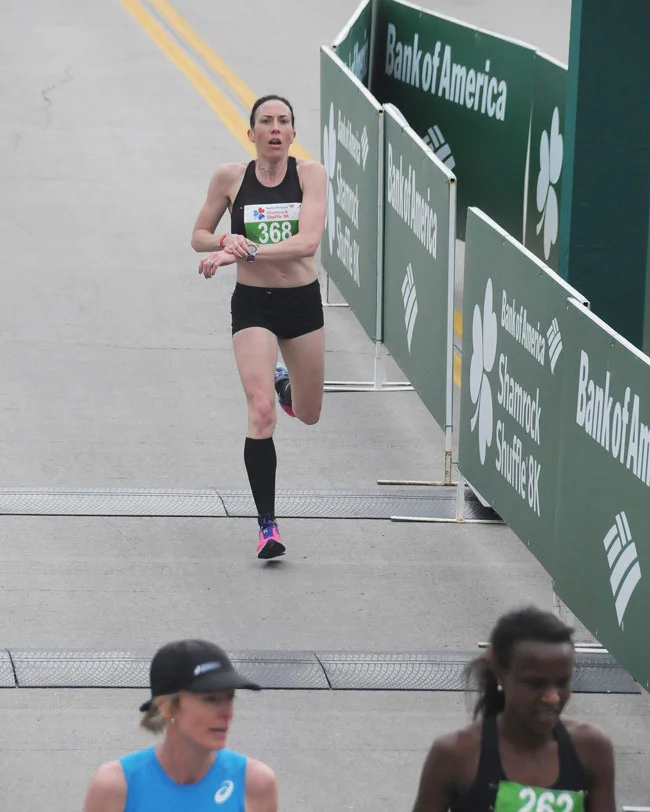 Shamrock Shuffle finish featuring Deena Kastor!