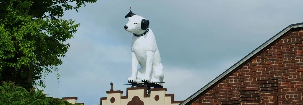 We are one block South and West of Albany's Nipper the RCA Dog.