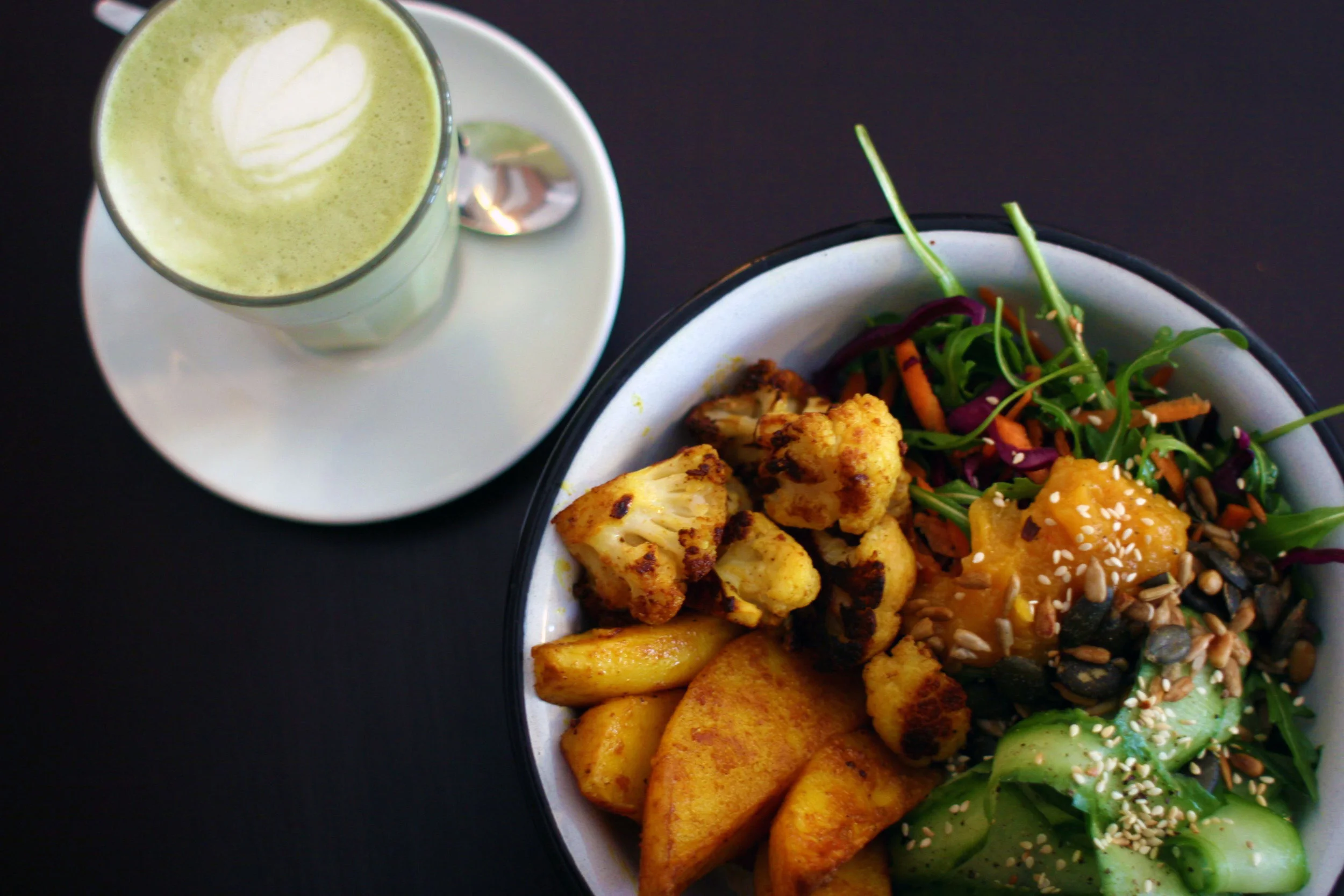 Shiva Bowl and a coconut matcha at New Deli Yoga (veganish cafe and yoga studio in Kreuzberg, Berlin).