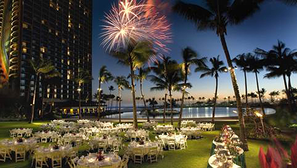 The most Instagrammable meeting space at Hilton Hawaiian Village , Waikiki’s only beachfront resort sitting on 22 tropical acres, is undoubtedly the Great Lawn. The Great Lawn can accommodate anywhere up to 1,600 guests and offers breathtaking views of the world-famous Duke Kahanamoku Lagoon and Pacific Ocean.