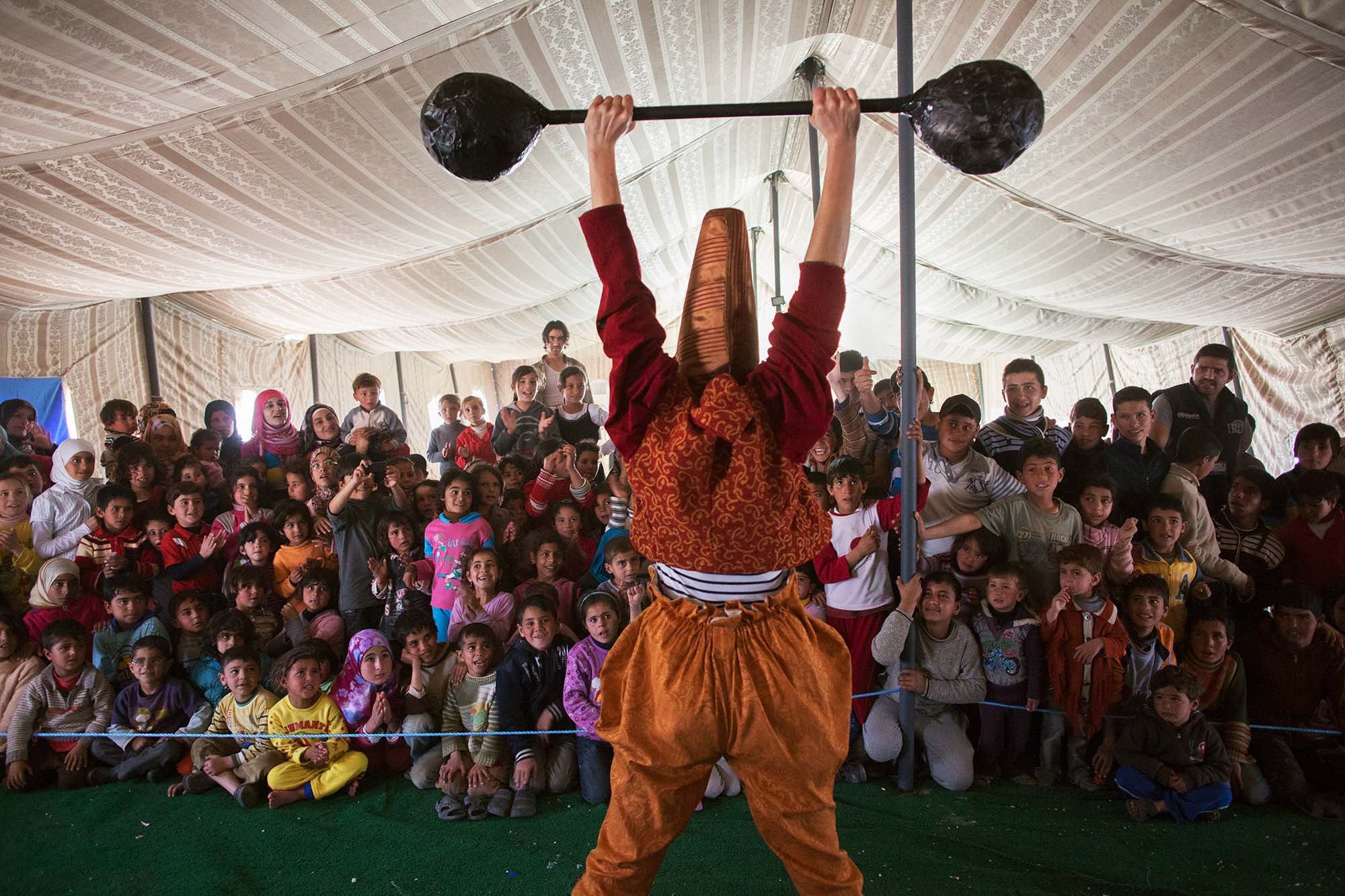  Mimi the Clown with Clowns Without Borders Ireland performs for Syrian children at Zaatari.&nbsp; 