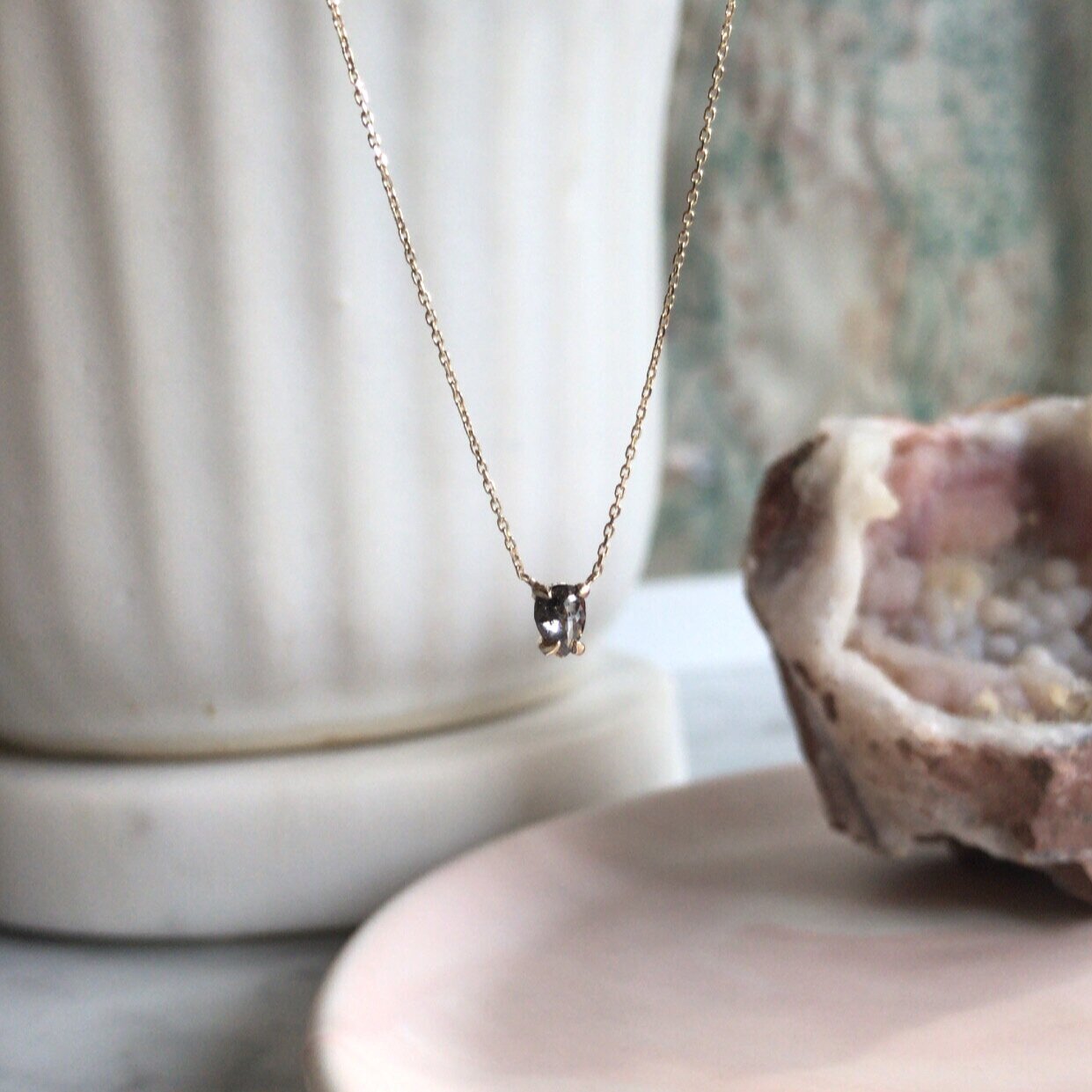 DarkSaltandPepperPearNecklace.jpeg