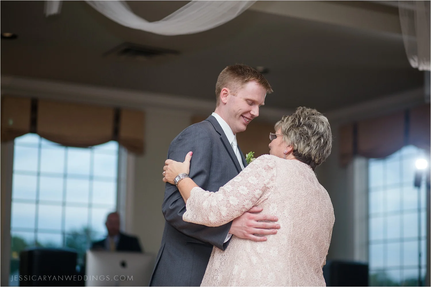 Louisville-Wedding-Oxmoor-Country-Club_0124.jpg