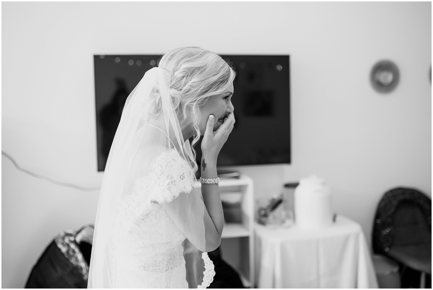 bride-getting-ready-louisville-wedding_0022.jpg