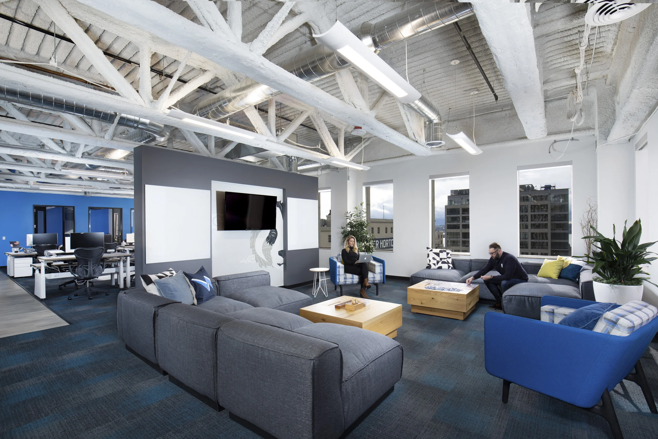 hubstudio_INSTRUCTURE_0357_w_MODELS copy_LARGE.JPG