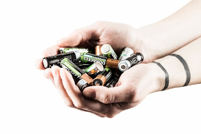 Batteries+on+hands_Web.jpg