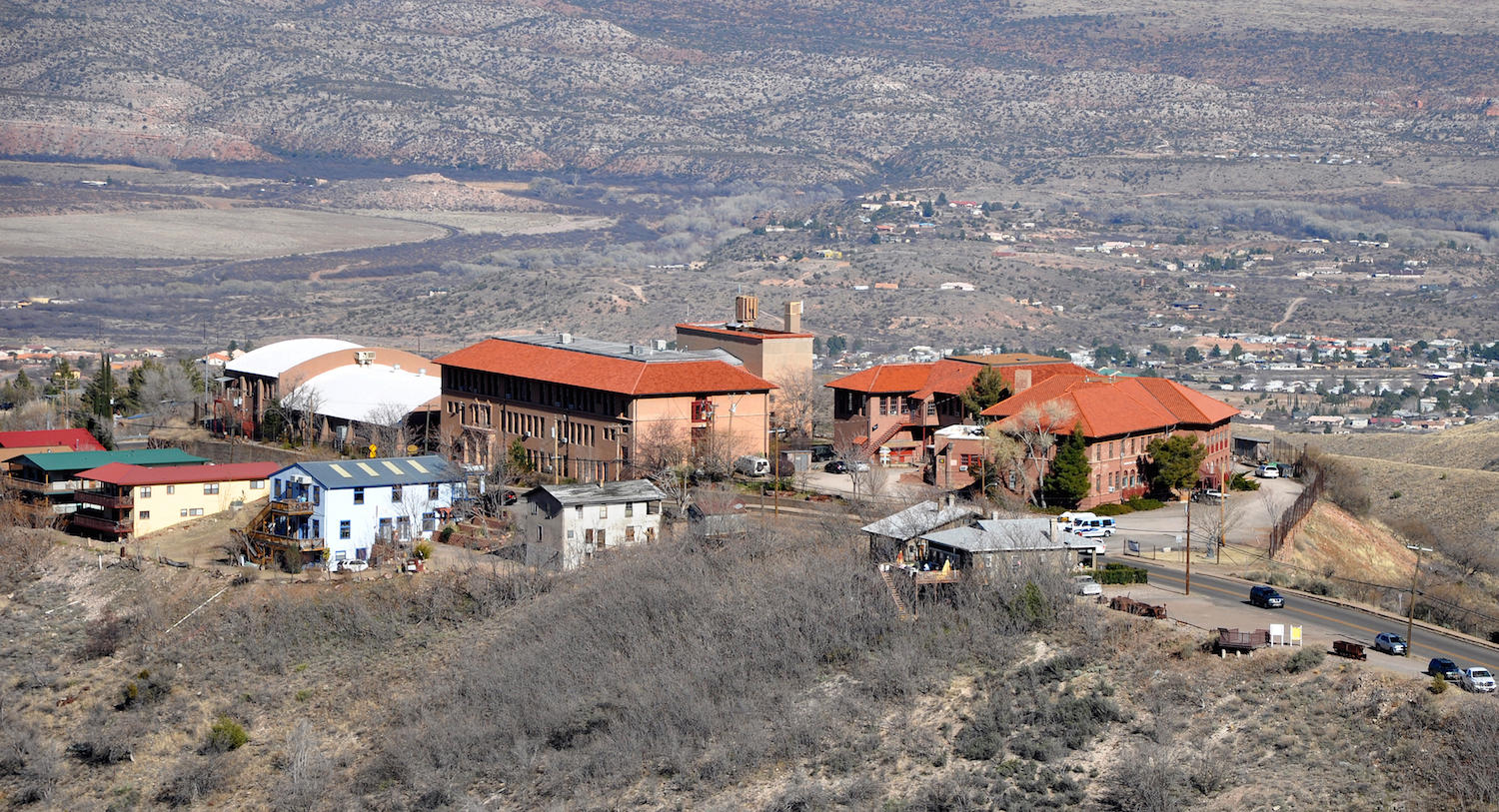 Former_high_school_complex_(Jerome,_Arizona).jpg