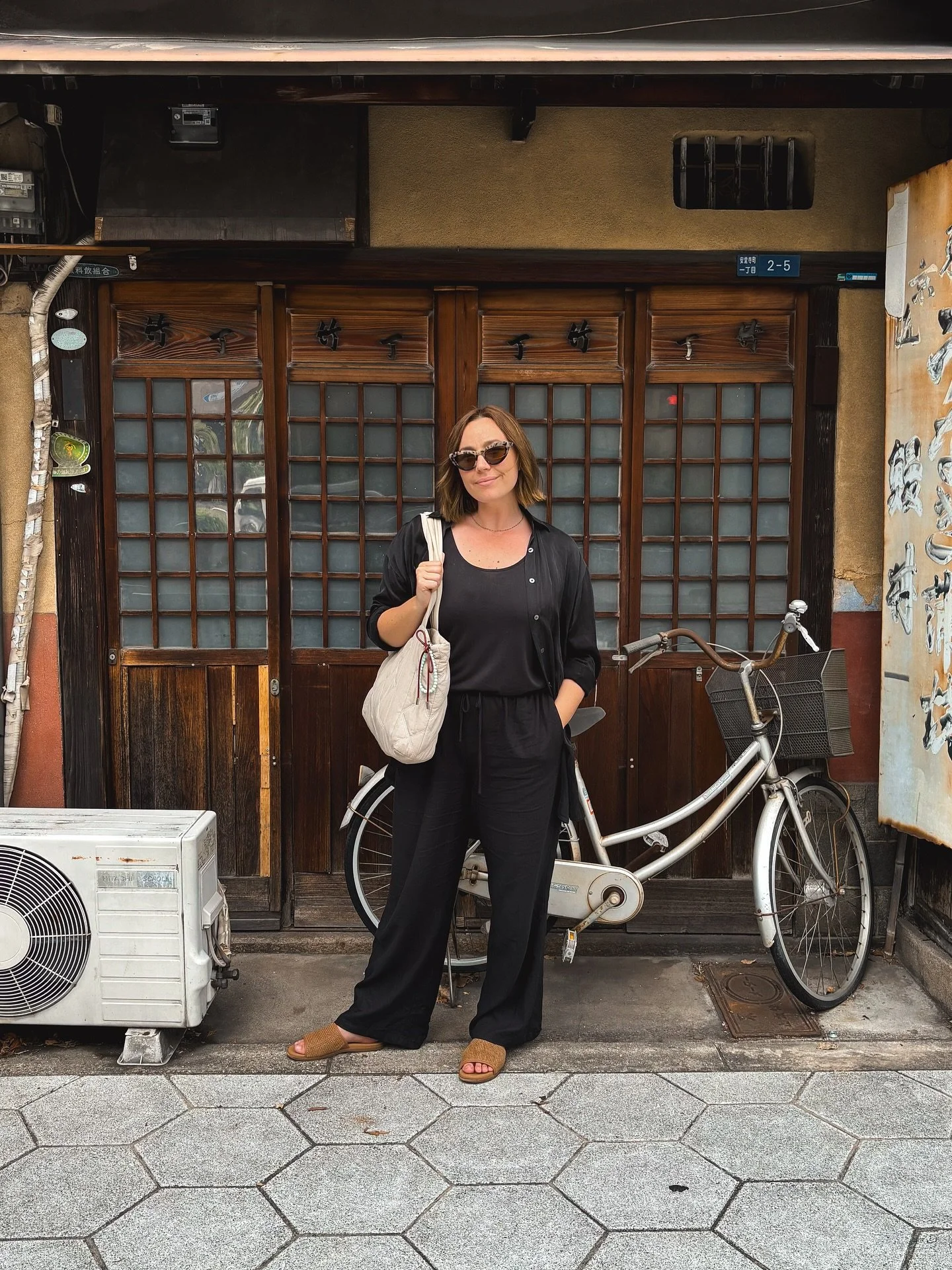 Osaka π«Άπ»
Winding our way around the city and up the mountains to Katsuoji Temple, Minoh Falls and Nara π¦