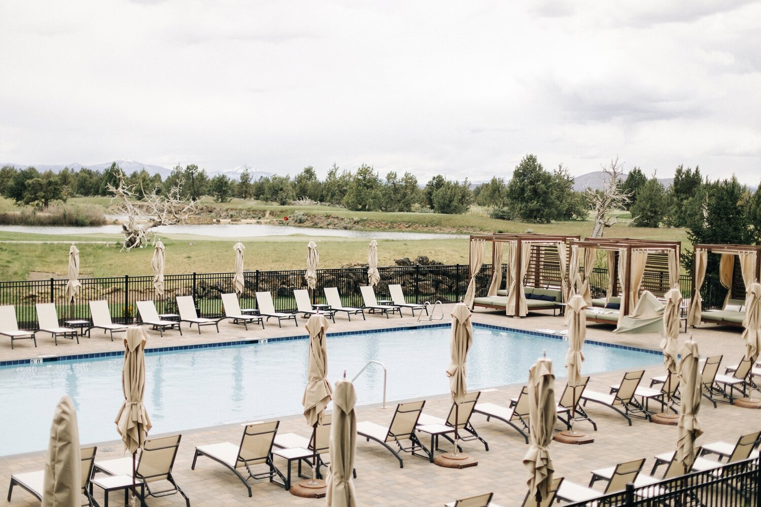 Pronghorn-resort-bend-oregon-wedding-photo-04_Blog.jpg