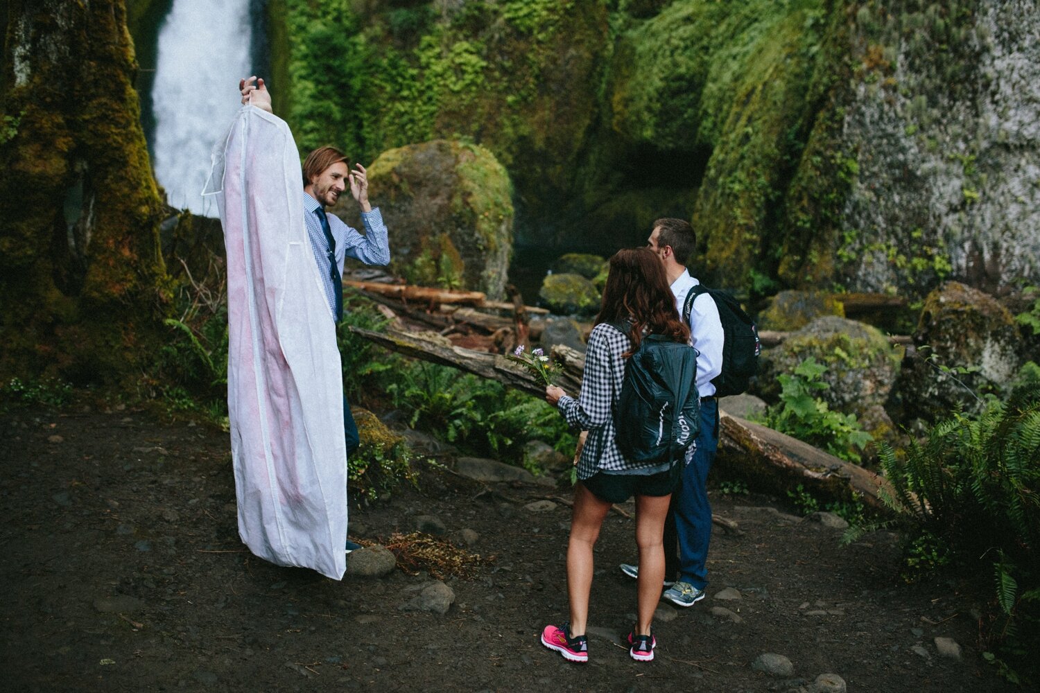 Wahclella_falls_oregon_intimate_elopement_wedding_photo_10.JPG