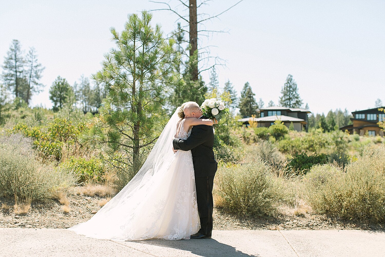Tetherow-Resort-Bend-Oregon-Wedding-Photos-24.jpg