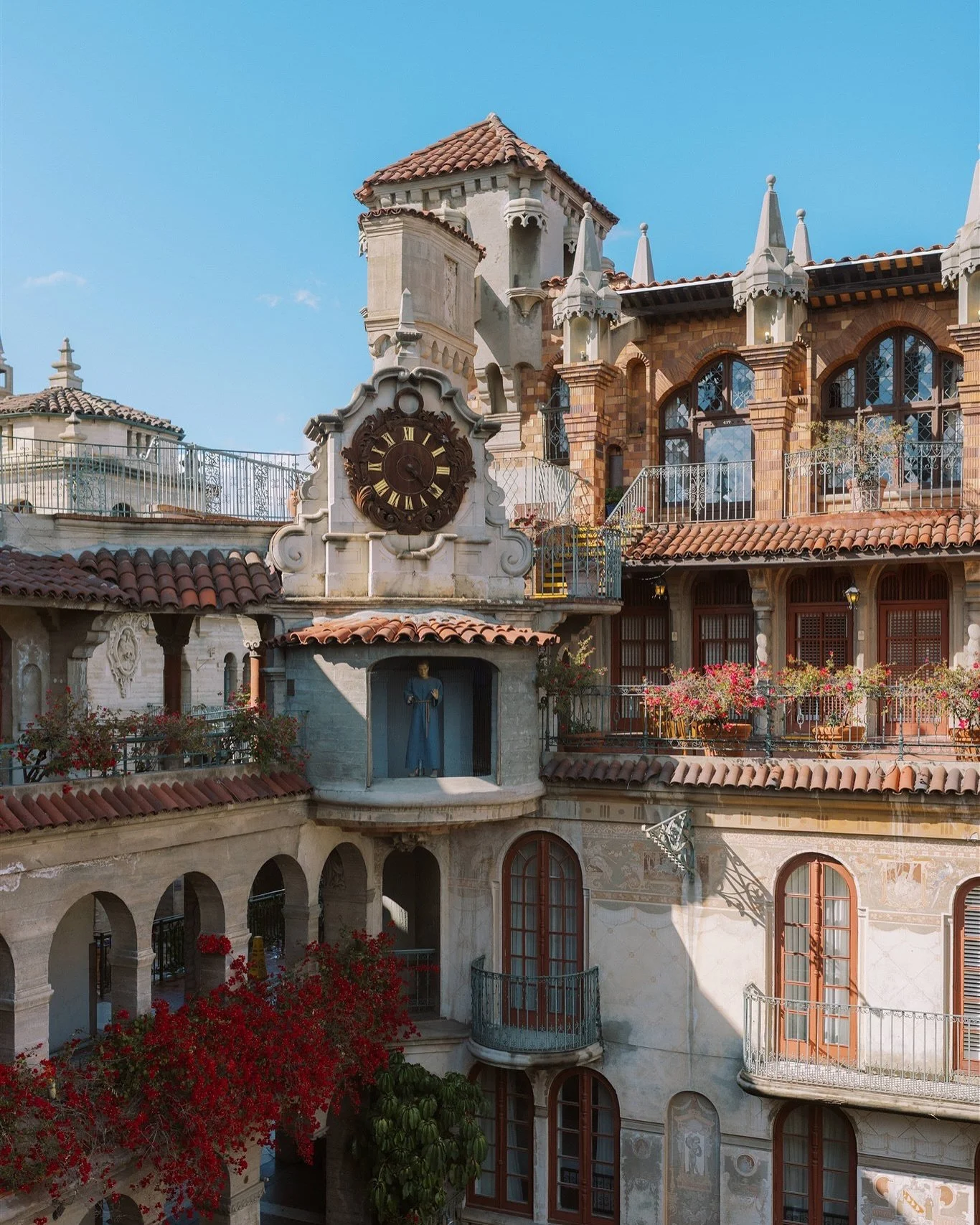 Part two of Pierre and Valeria&rsquo;s stunning Southern California spring wedding.

I&rsquo;ve known about the Mission Inn in Riverside since I was a kid. We&rsquo;d visit during the holidays to see the thousands of lights or go to brunch for specia
