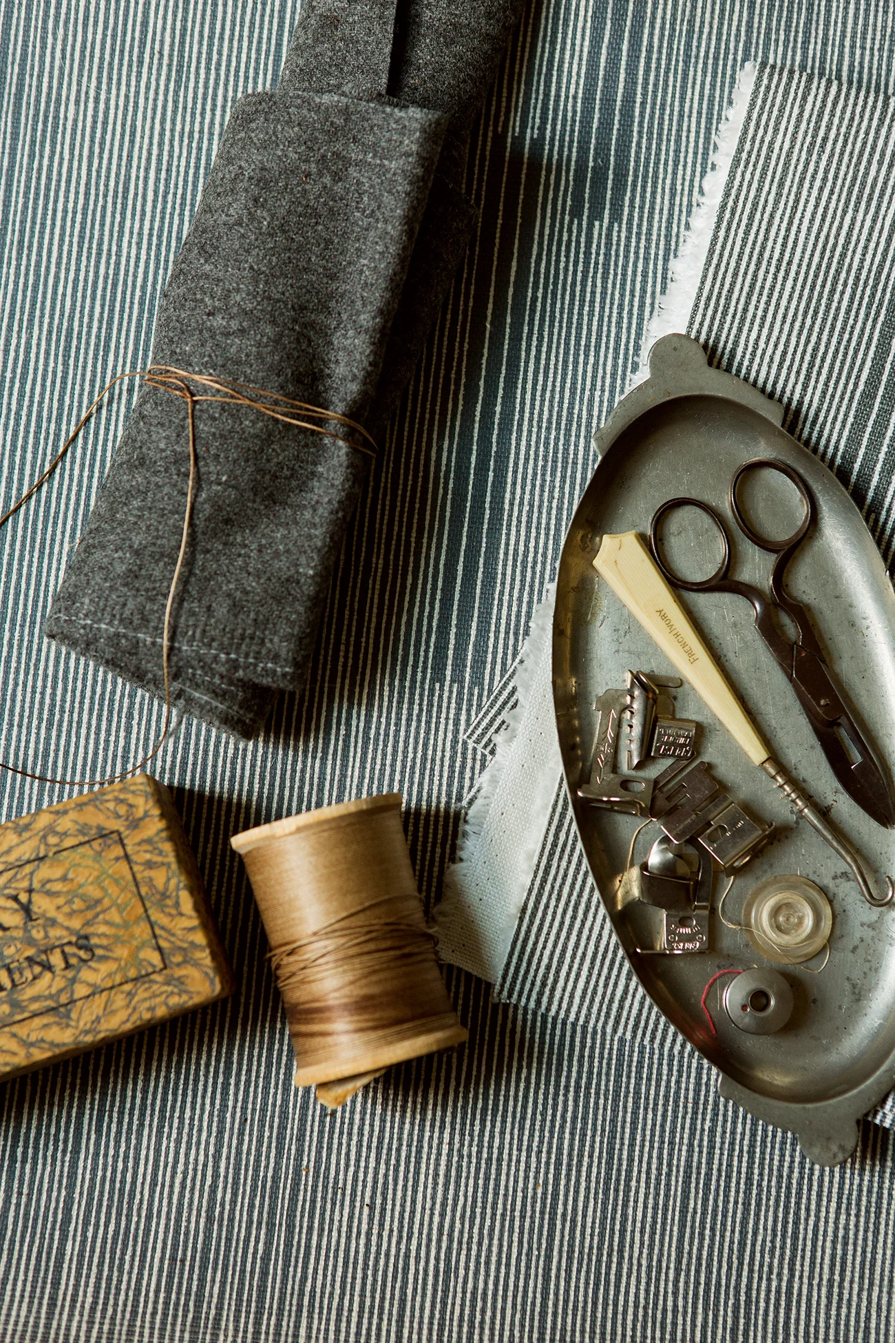 Tailor_grasscloth-styled.jpg