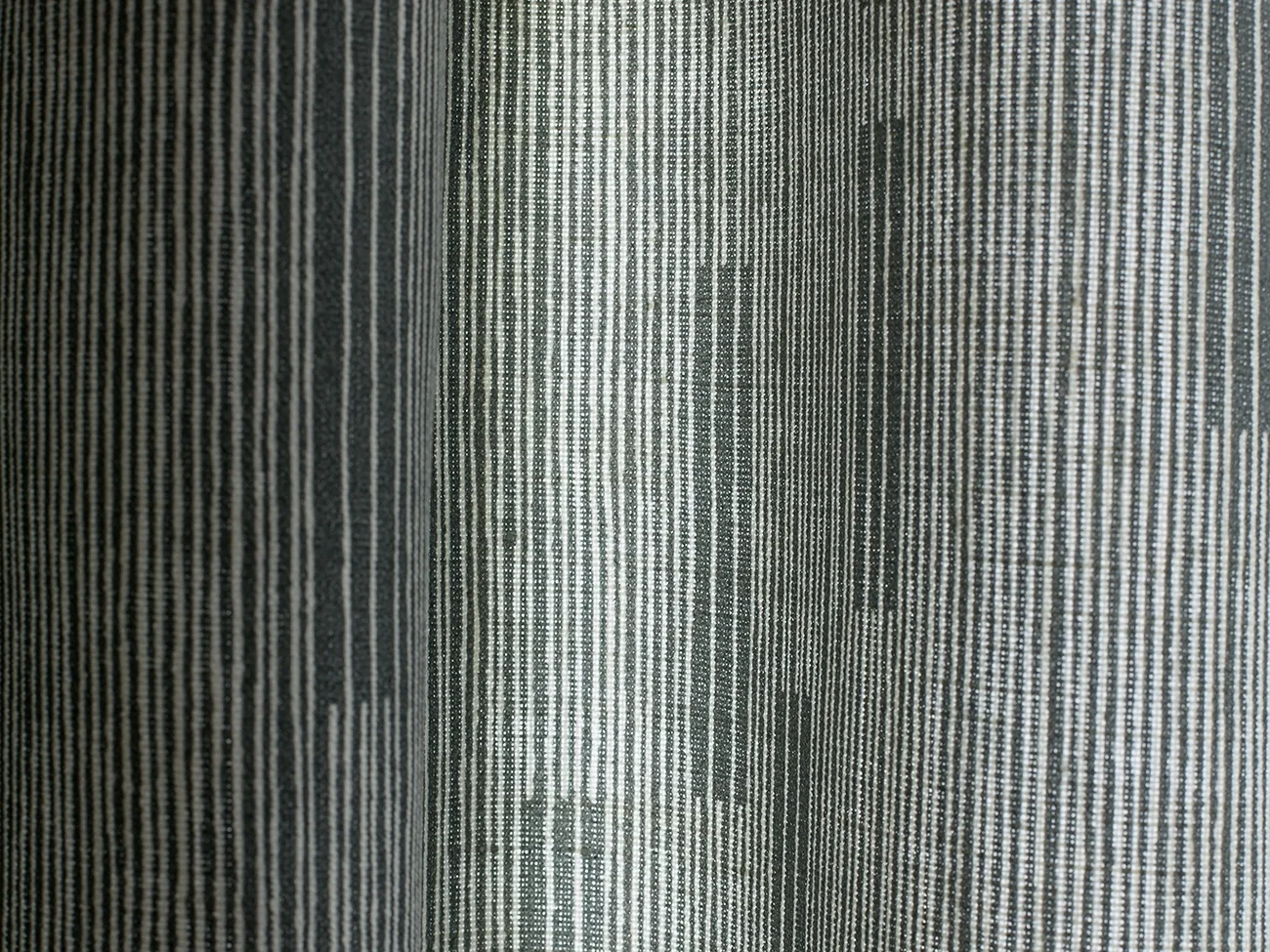Tailor-linen_closeup.jpg