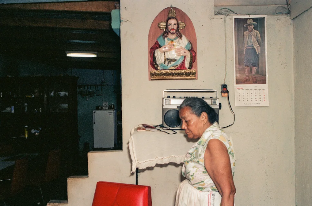 Doña Mercedes listens to Radio Sandino every morning at 6am.