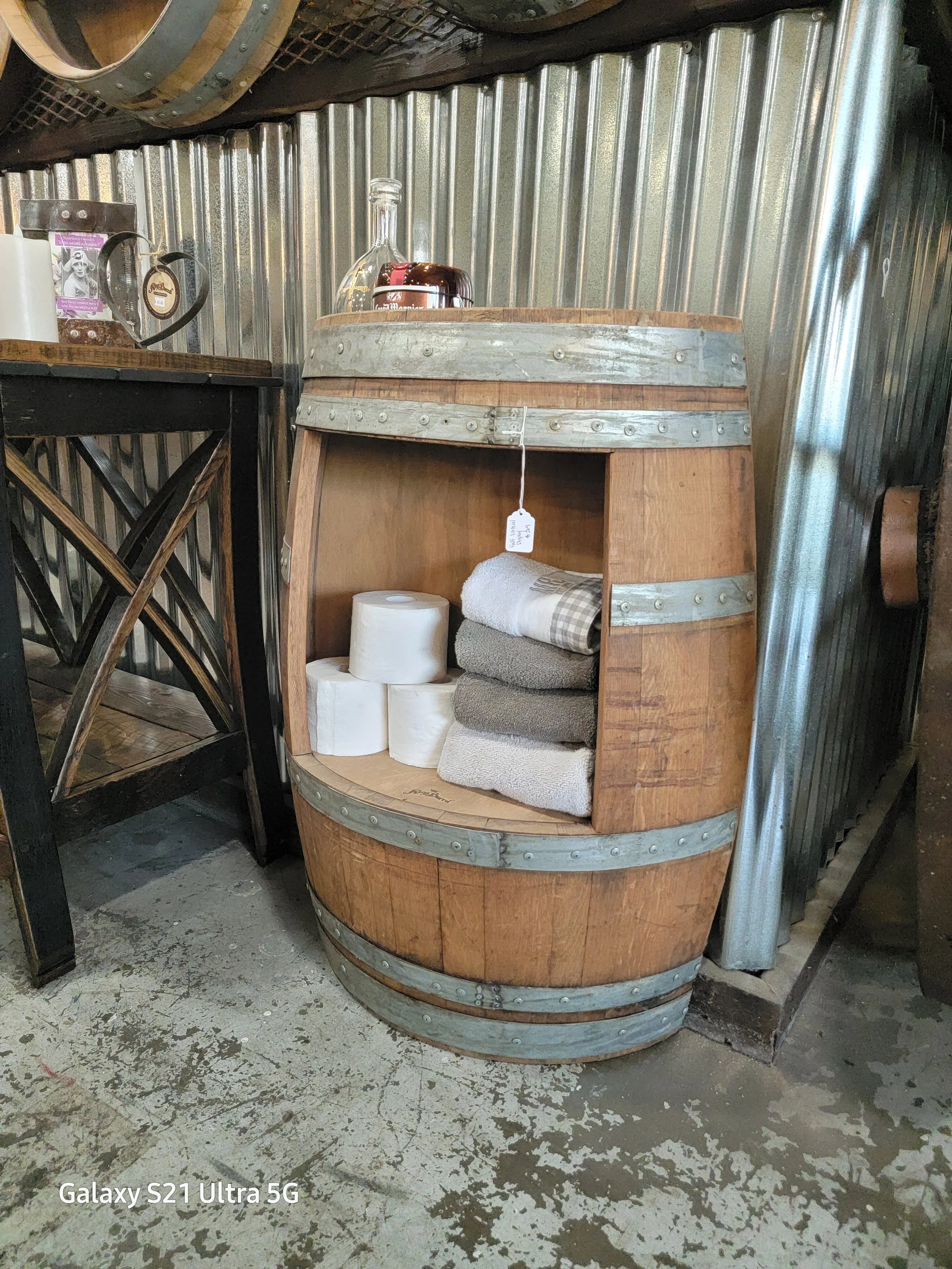 Show Off Half Vertical display barrel